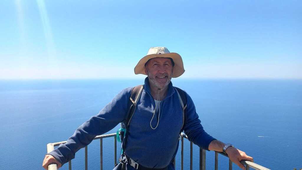 Hi, this is me, during a trekking in Capri island (May 2024)