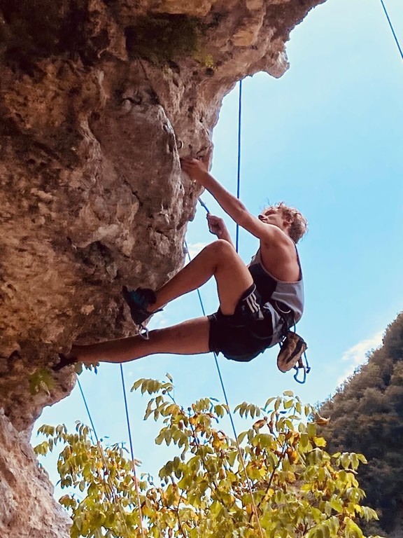 Pietro climbing close Grotti