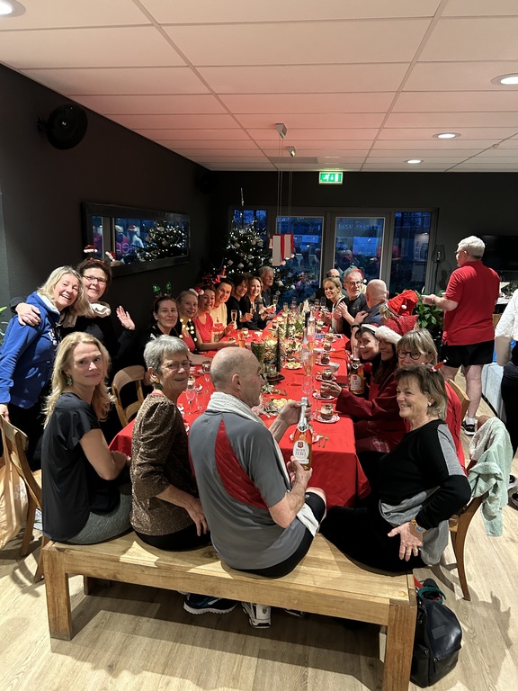 Miriam’s spinningclass team enjoying christmas breakfast after the morning spinning session.