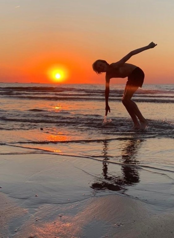 Friso skimboarding on Wassenaar beach 2022 (7,5 km)