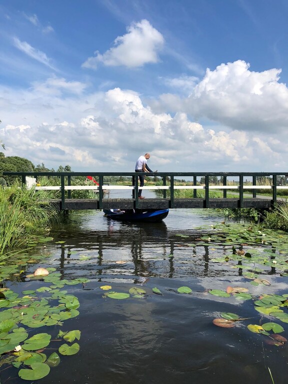 Taking out a boat through the polder at boerderij Geertje in Zoeterwoude (15 minutes)