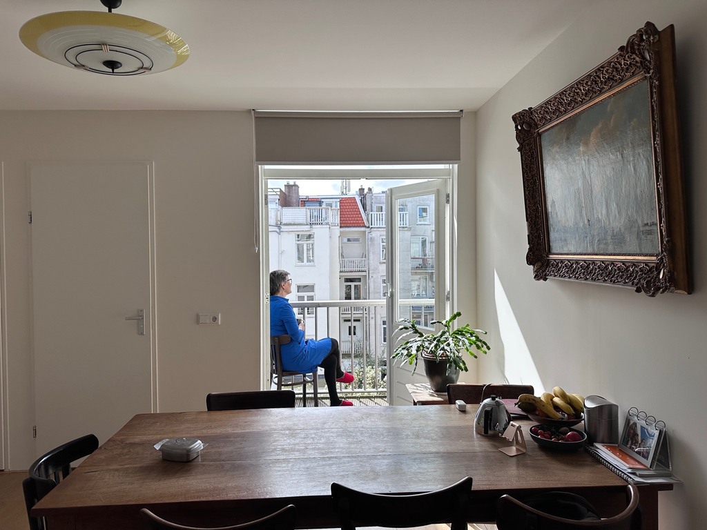 living area with balcony