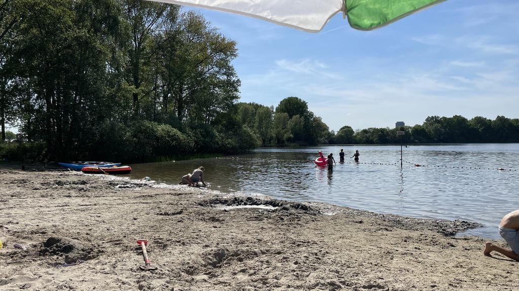"Meerse plas" a free clear lake with a sand beach 20 min away from Vught where you can swim and sub