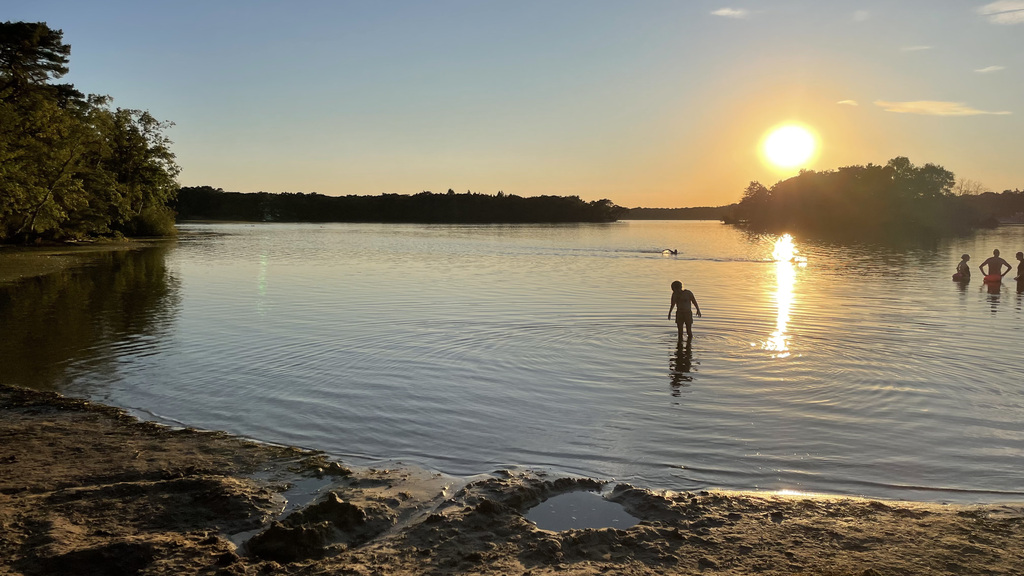 the "Ijzeren man" in Vught a great lake to walk, mountainbike, run and swim also with a great restaurant.