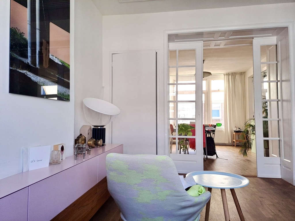 View through the ensuite doors from the livingroom to the dining room