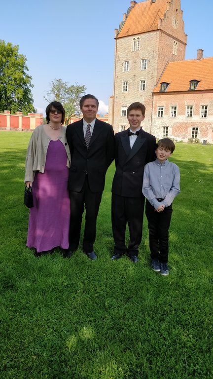 An unusual picture when Lina is also caught by the camera.