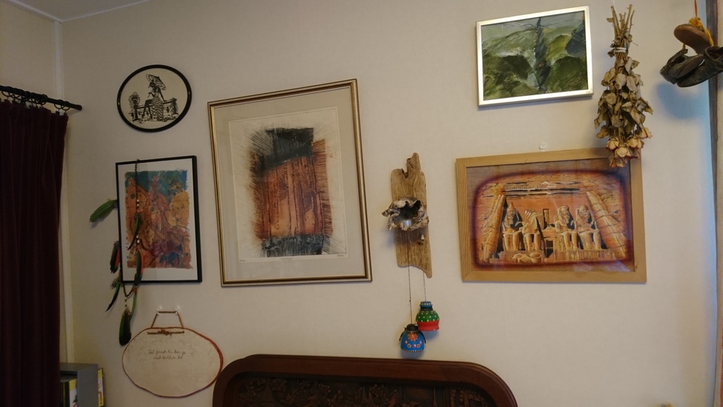 Pictures and paintings made by artists, friends or familymembers.