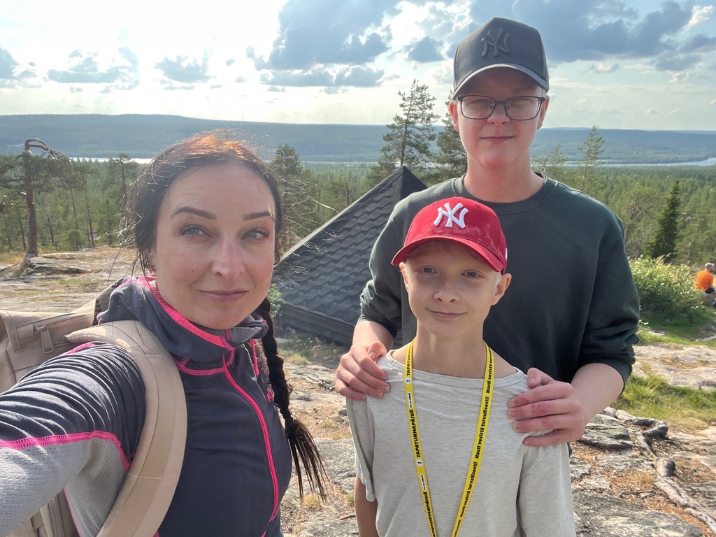 Jonna and the boys in Kuninkaanlaavu viewpoint close to Rovaniemi