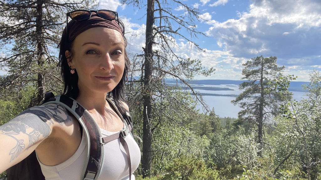 We love to hike and explore cities and nature.