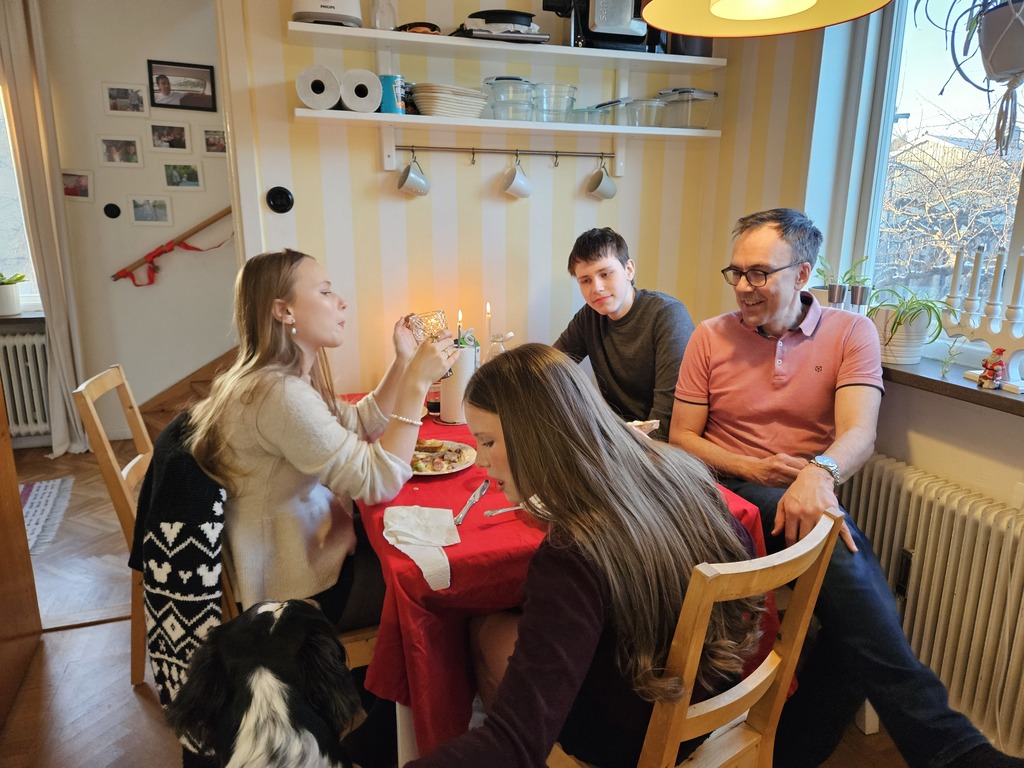 Lunchtime Christmas buffé (the buffé is on the counter, not visable)