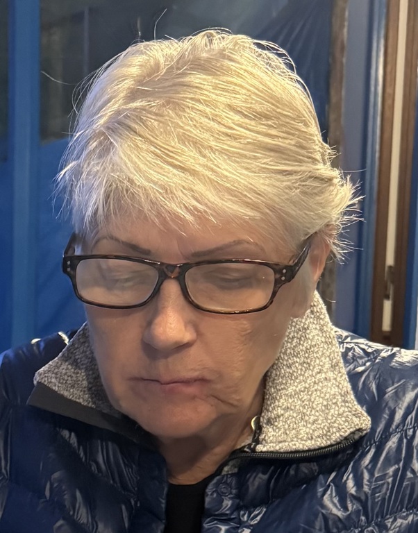 Annmari eating fish i Asturien