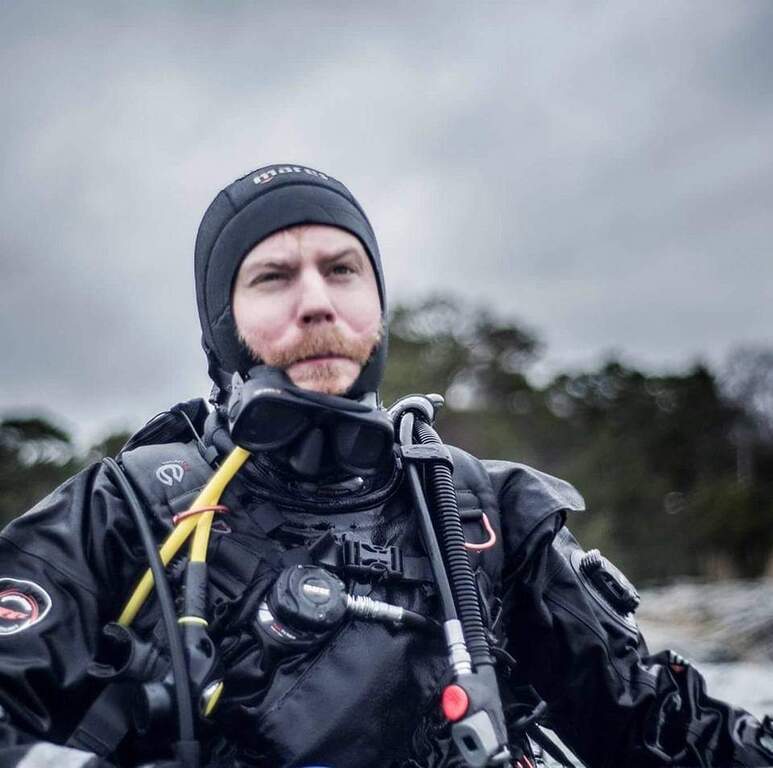 Erik enjoys scuba diving, even in freezing temperature