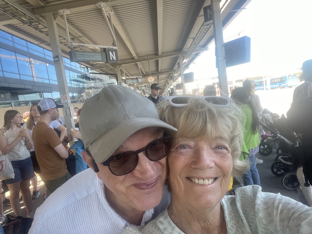 Vi är oftas väldig glada och idérika. Bilden är när vi är på väg ut i skärgården 