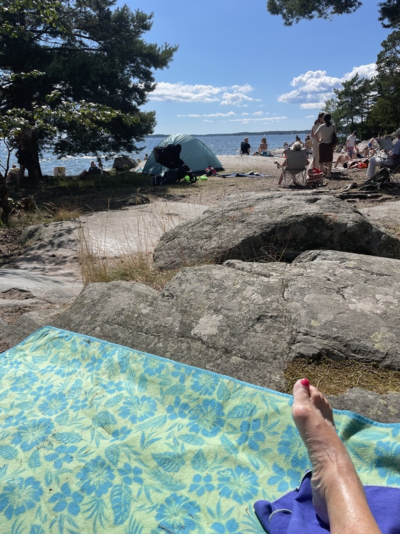 Att åka ut i skärgården och bada är ett stort nöje . Stockholm är fantastisk 