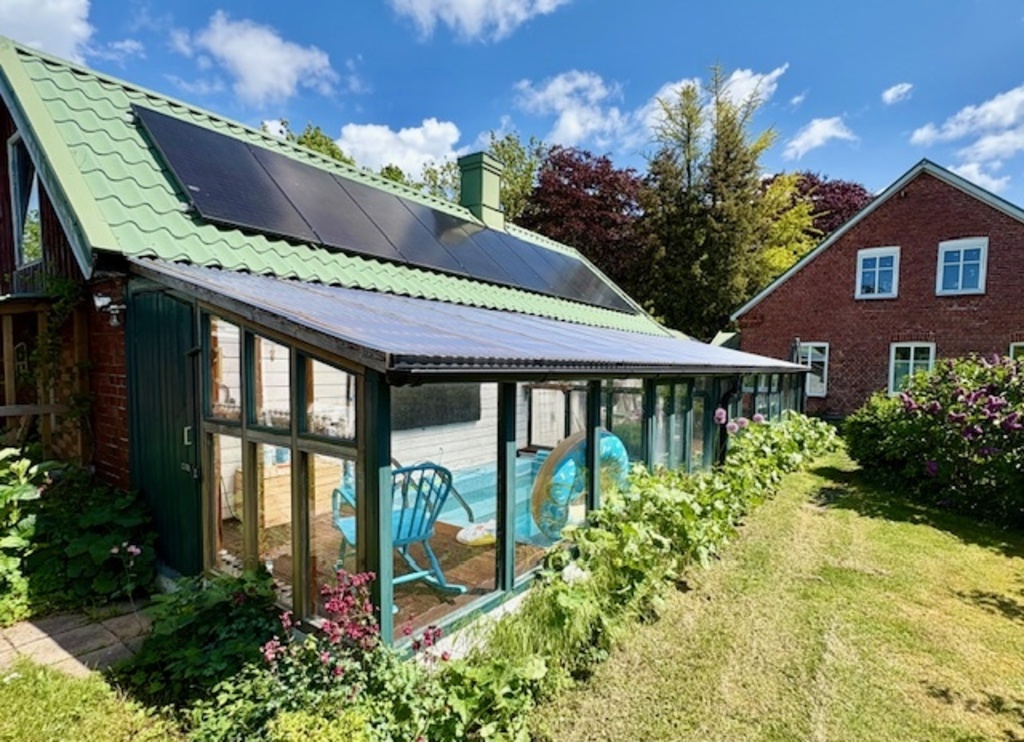 Garden and poolhouse/annex