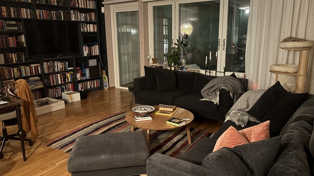 Living room with two couches (2+3 seat), TV and attached with open planning to kitchen and dining space. Big windows, lots of...