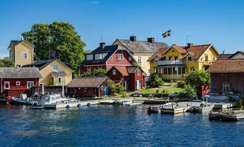 Scenery from typical archipelago island, close to get out and visit small or big islands. Easy access to information on line.