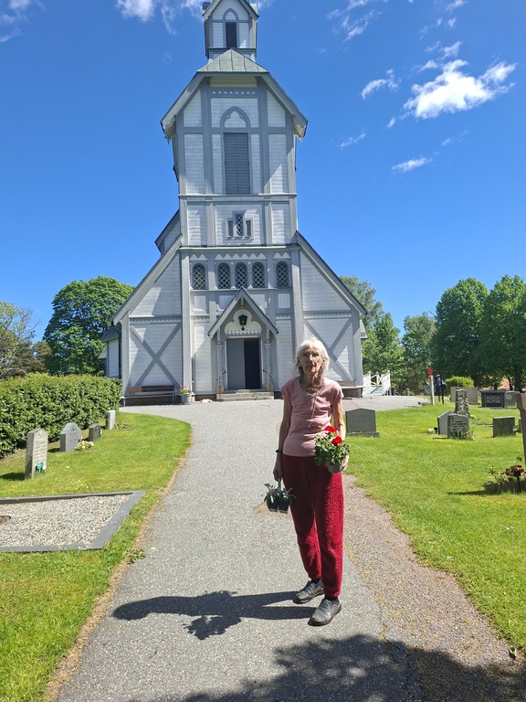 My mother at the church at Ljusterö were our ancestors are resting 
