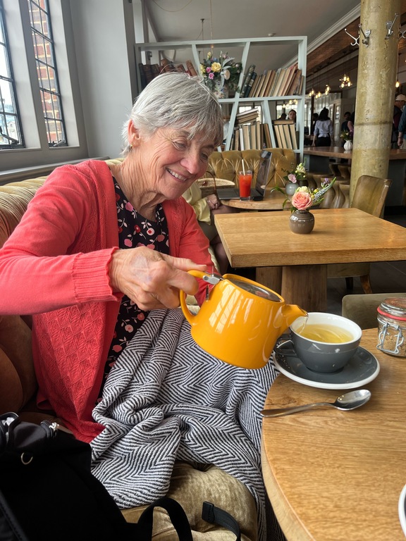 I love tea and the color orange!